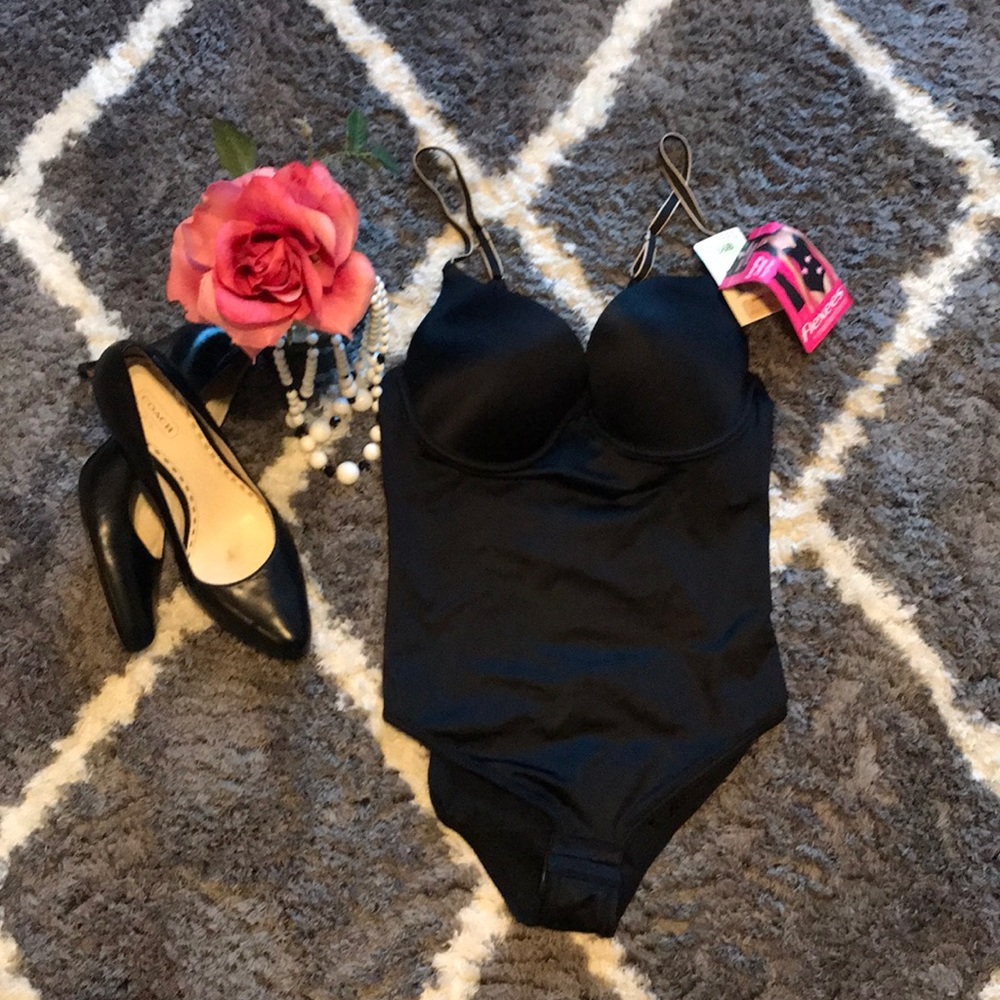 ⭐️Flexees by MaidenForm body shaper!⭐️